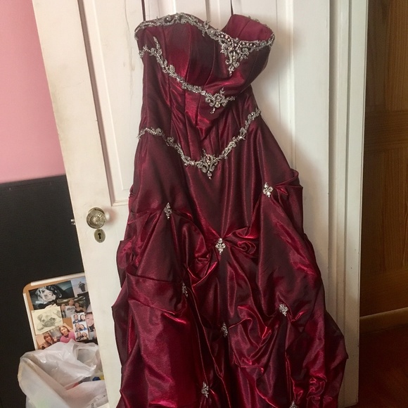 Gorgeous Prom dress - Picture 2 of 7